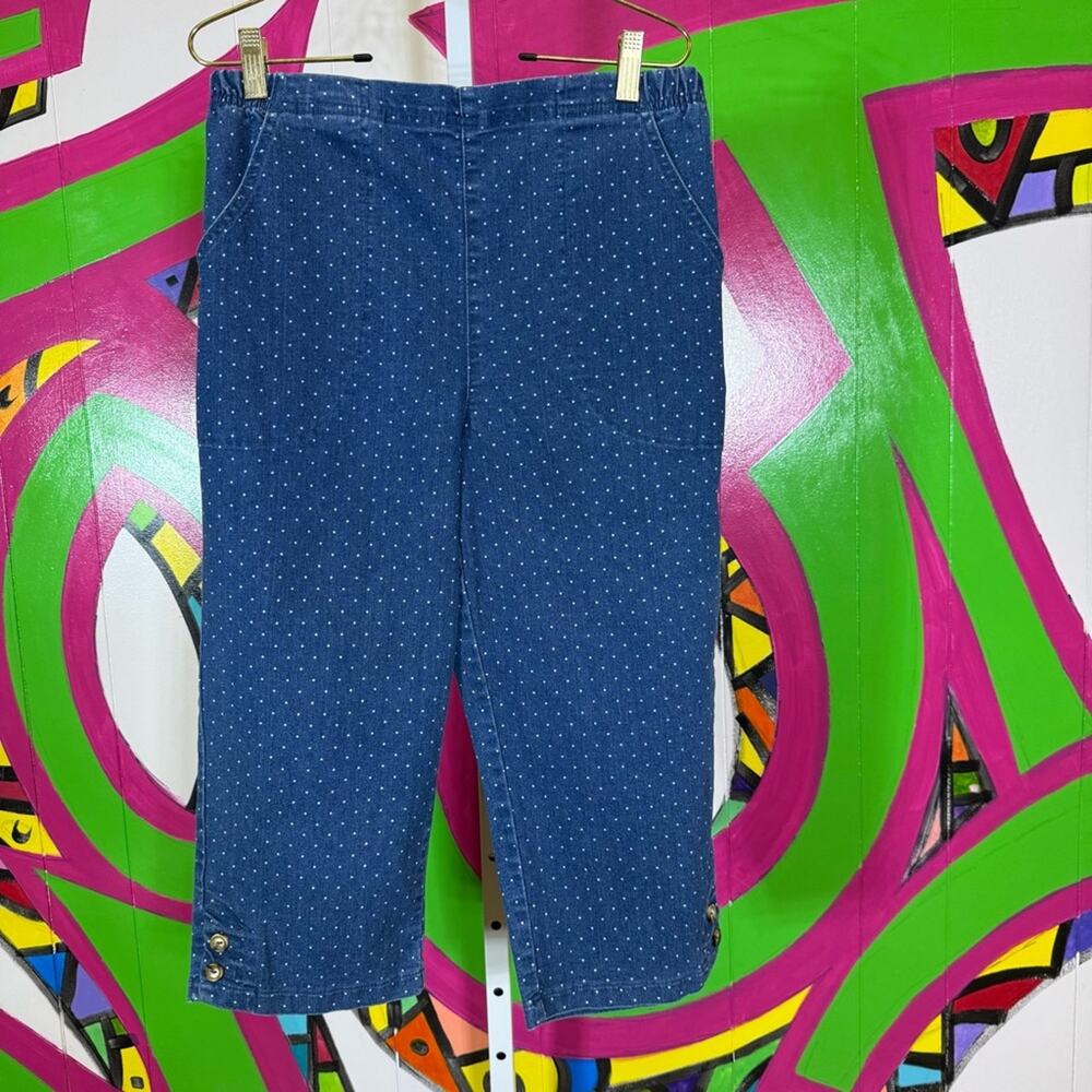 Croft & Barrow, Elastic Waist Polka Dot Denim Pull On Capris. Size 10 Med.